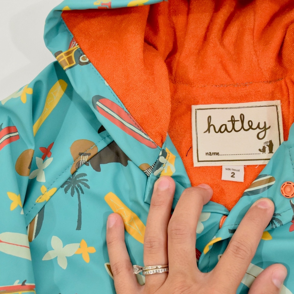 ❌SOLD❌Hatley Surf's Up Boys Raincoat - Picture 2 of 5